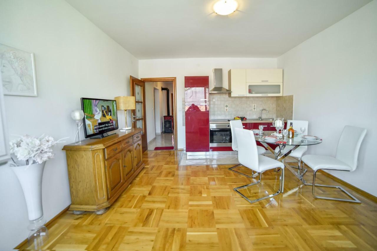 Apartment Ines Sinj Exteriör bild
