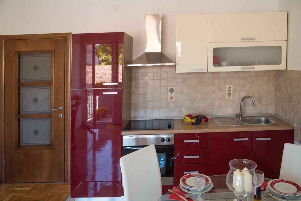 Apartment Ines Sinj Exteriör bild