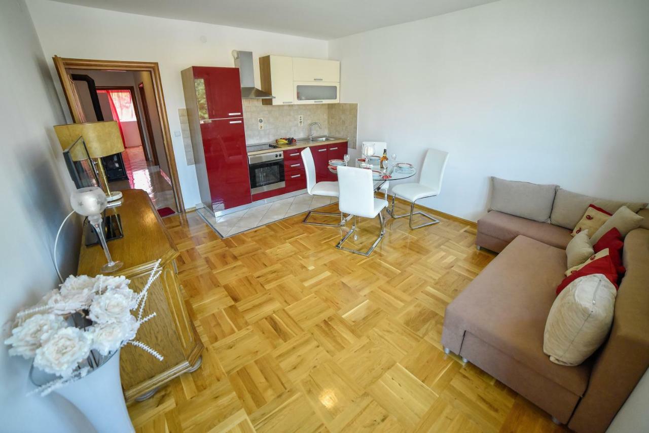 Apartment Ines Sinj Exteriör bild