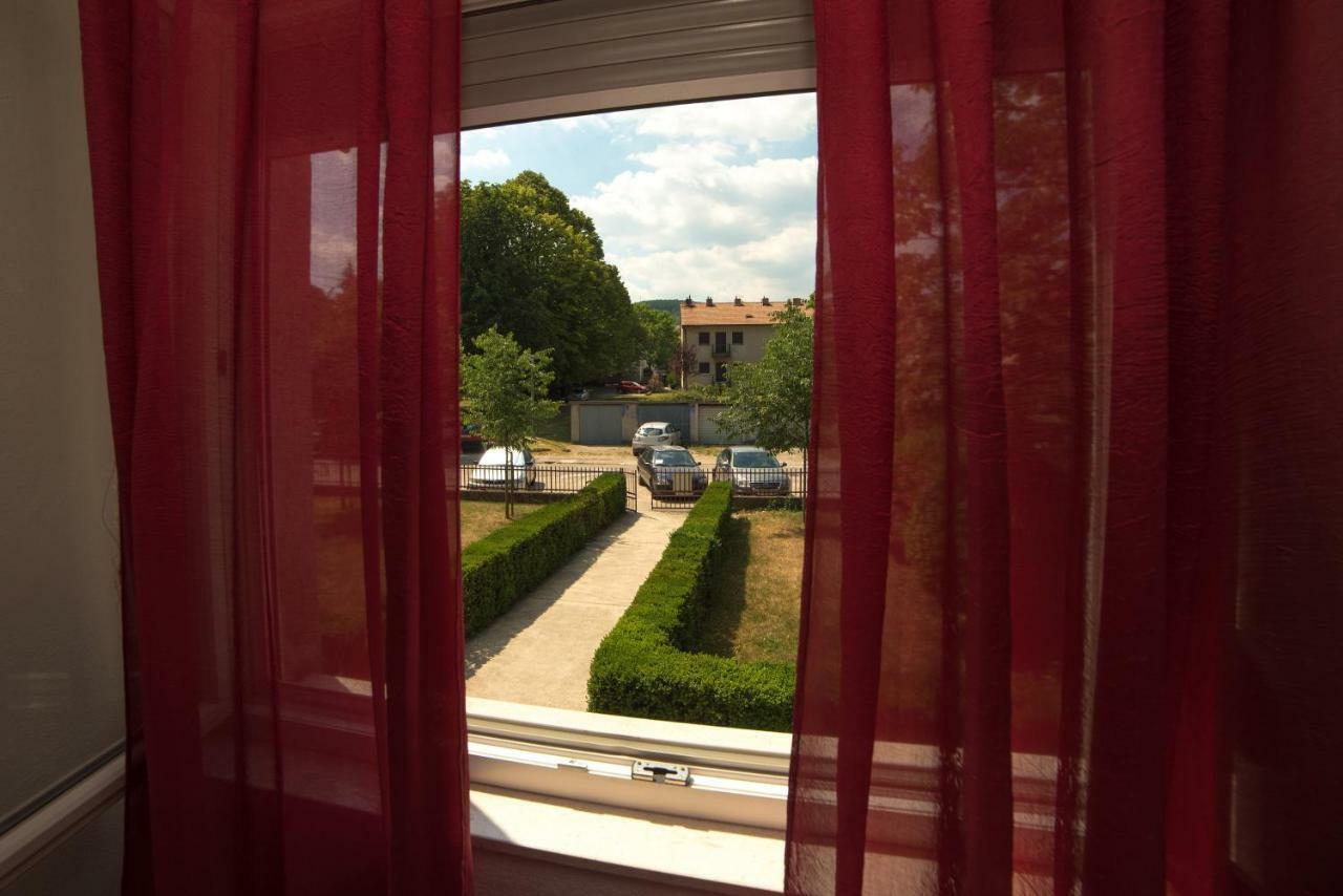 Apartment Ines Sinj Exteriör bild