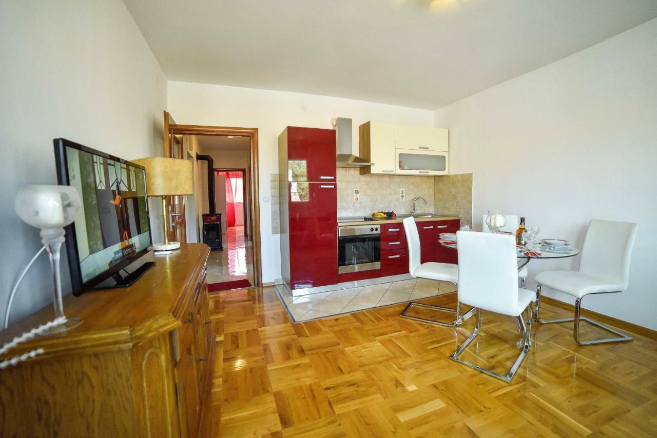 Apartment Ines Sinj Exteriör bild