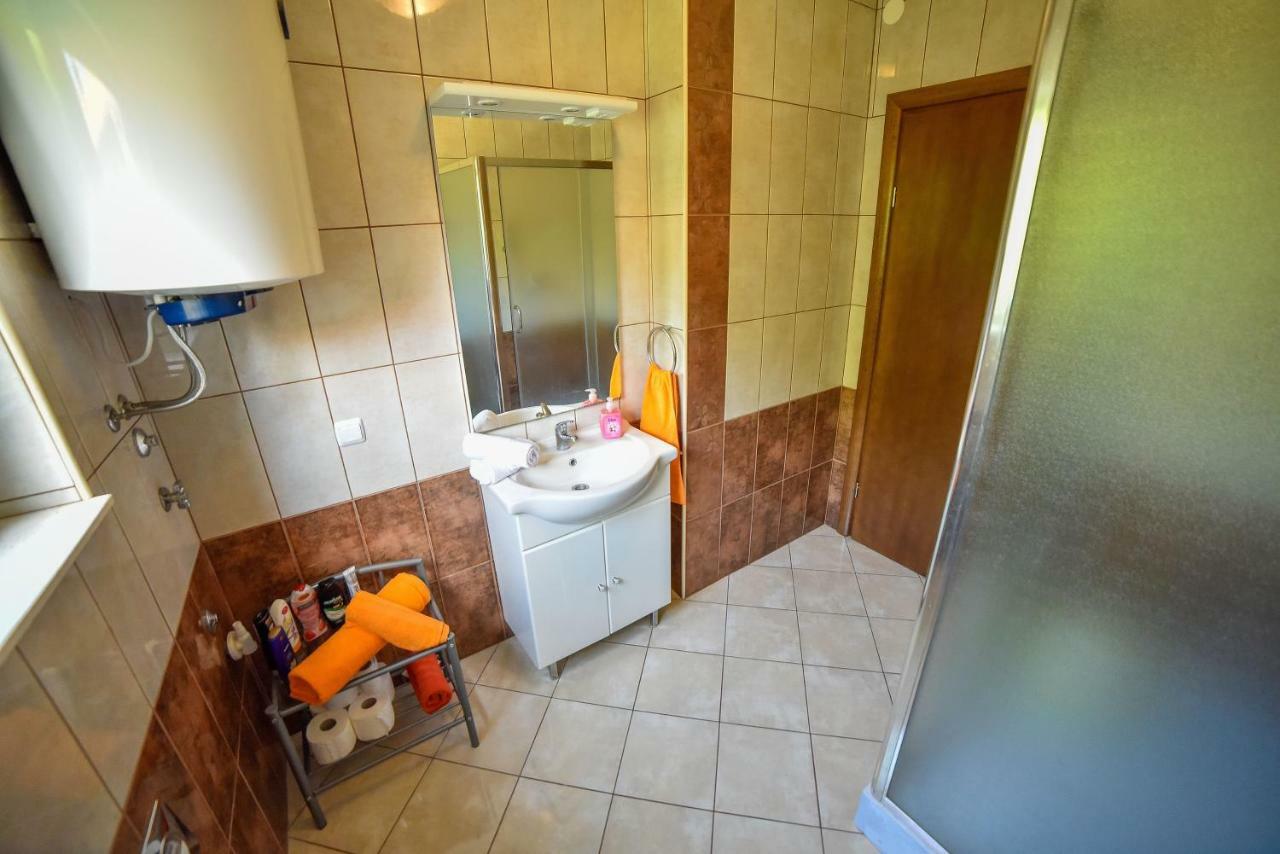 Apartment Ines Sinj Exteriör bild